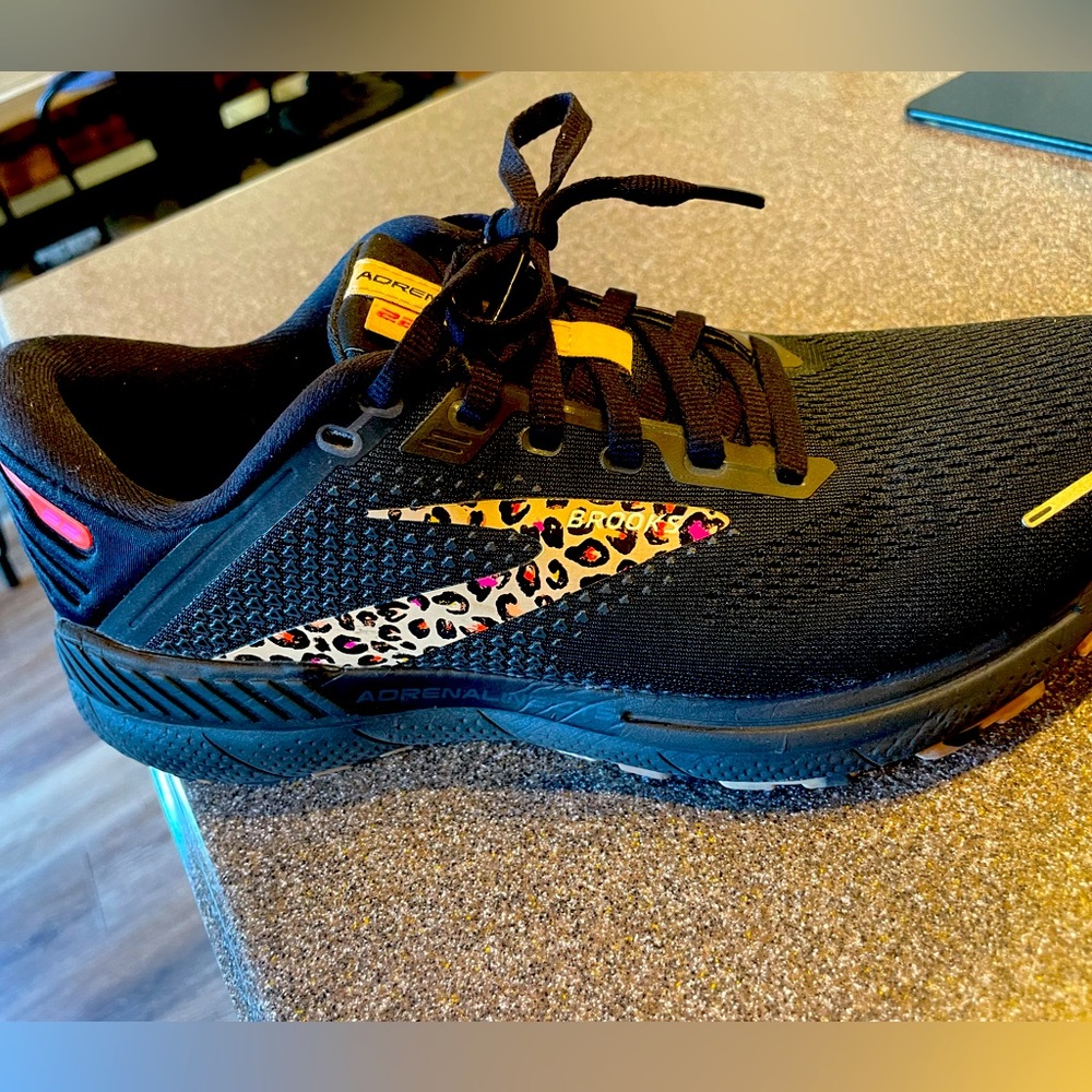 Women’s Brooks Adrenaline size 9